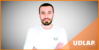 HUGO ERNESTO LÓPEZ MENÉNDEZ, EGRESADO DE LA LICENCIATURA EN DISEÑO DE INFORMACIÓN VISUAL, GENERACIÓN 2010. 